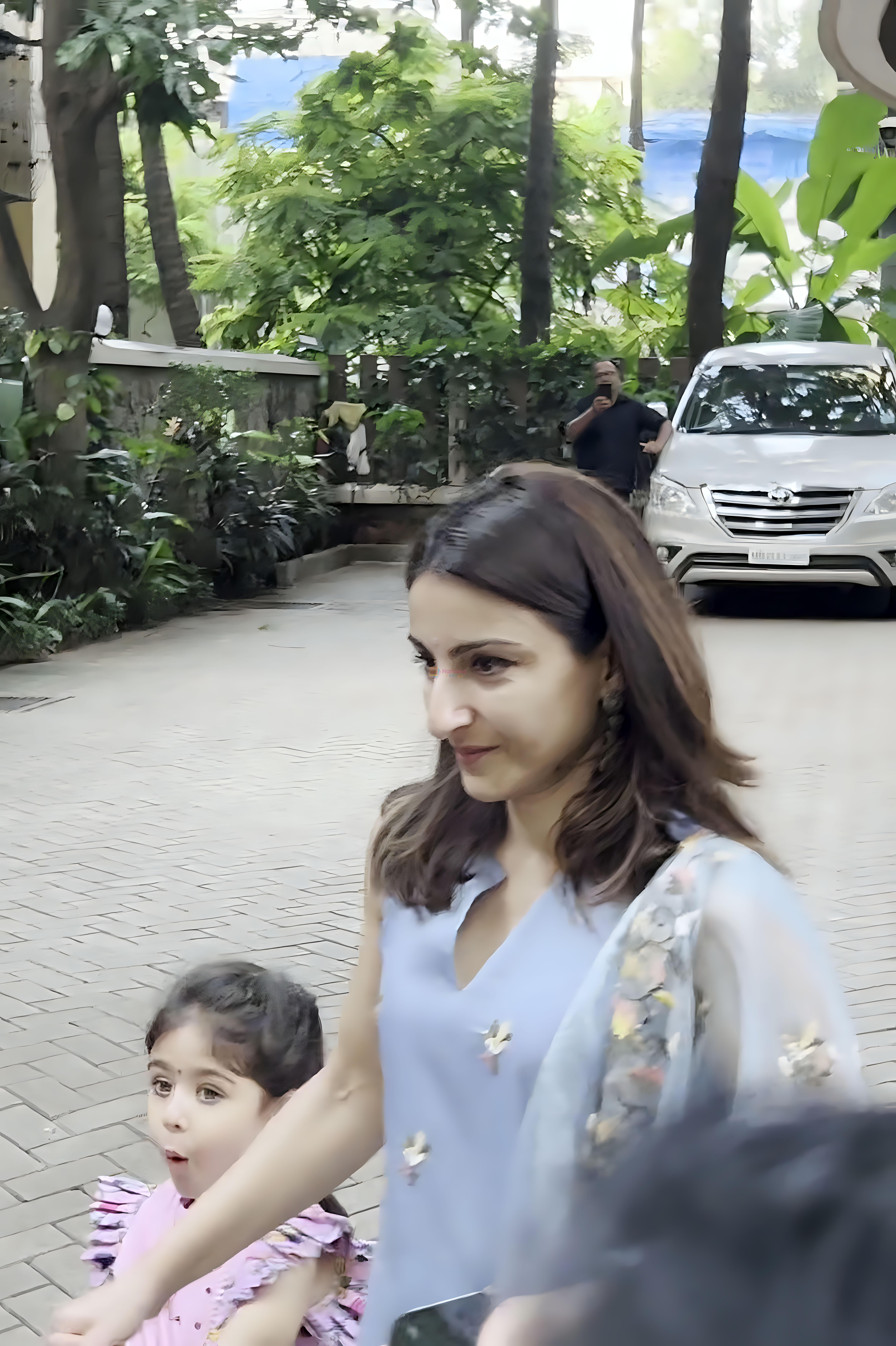 Soha Ali Khan Spotted at Residence in Bandra on 30th August 2023