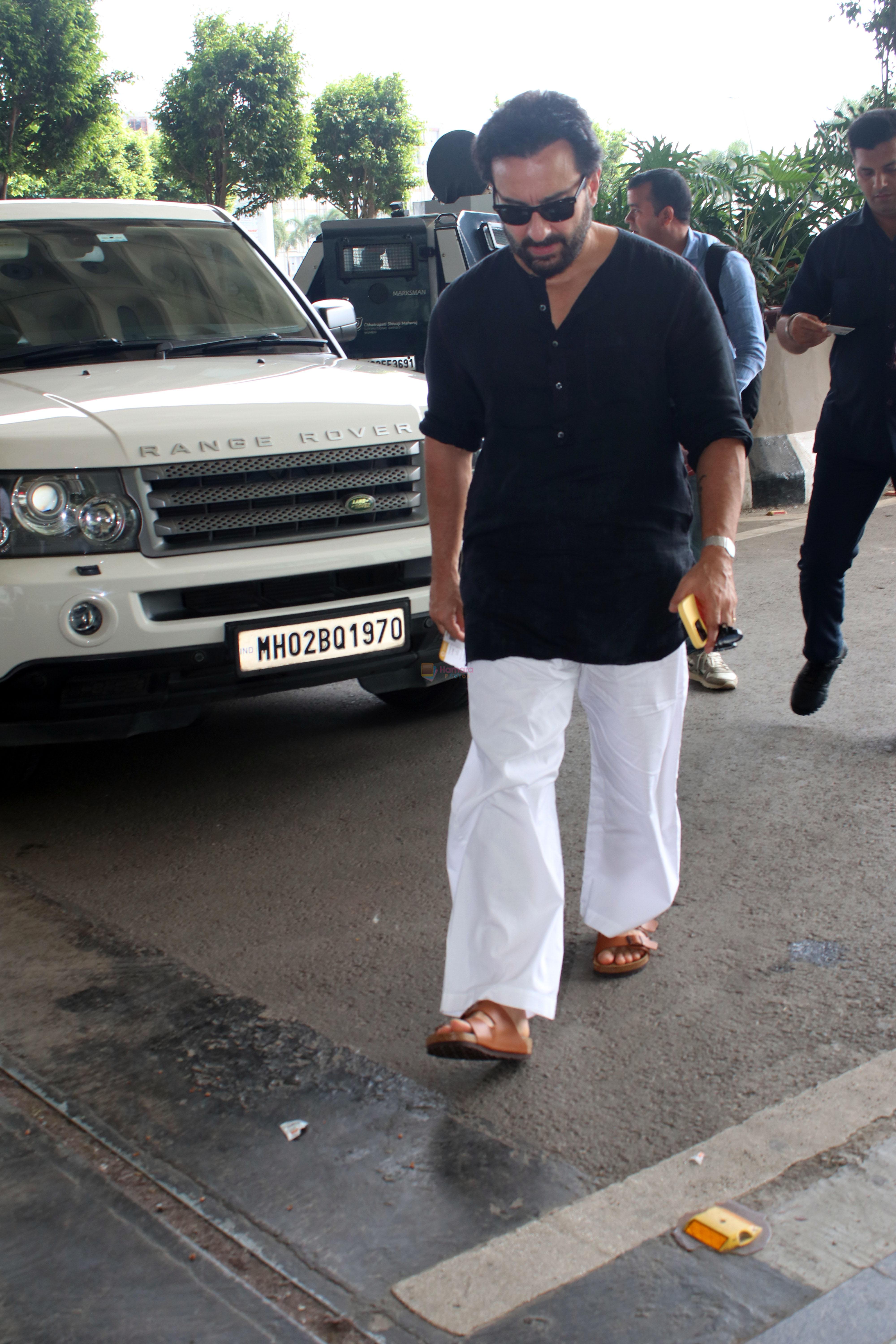 Saif Ali Khan Spotted At Airport on 1st September 2023