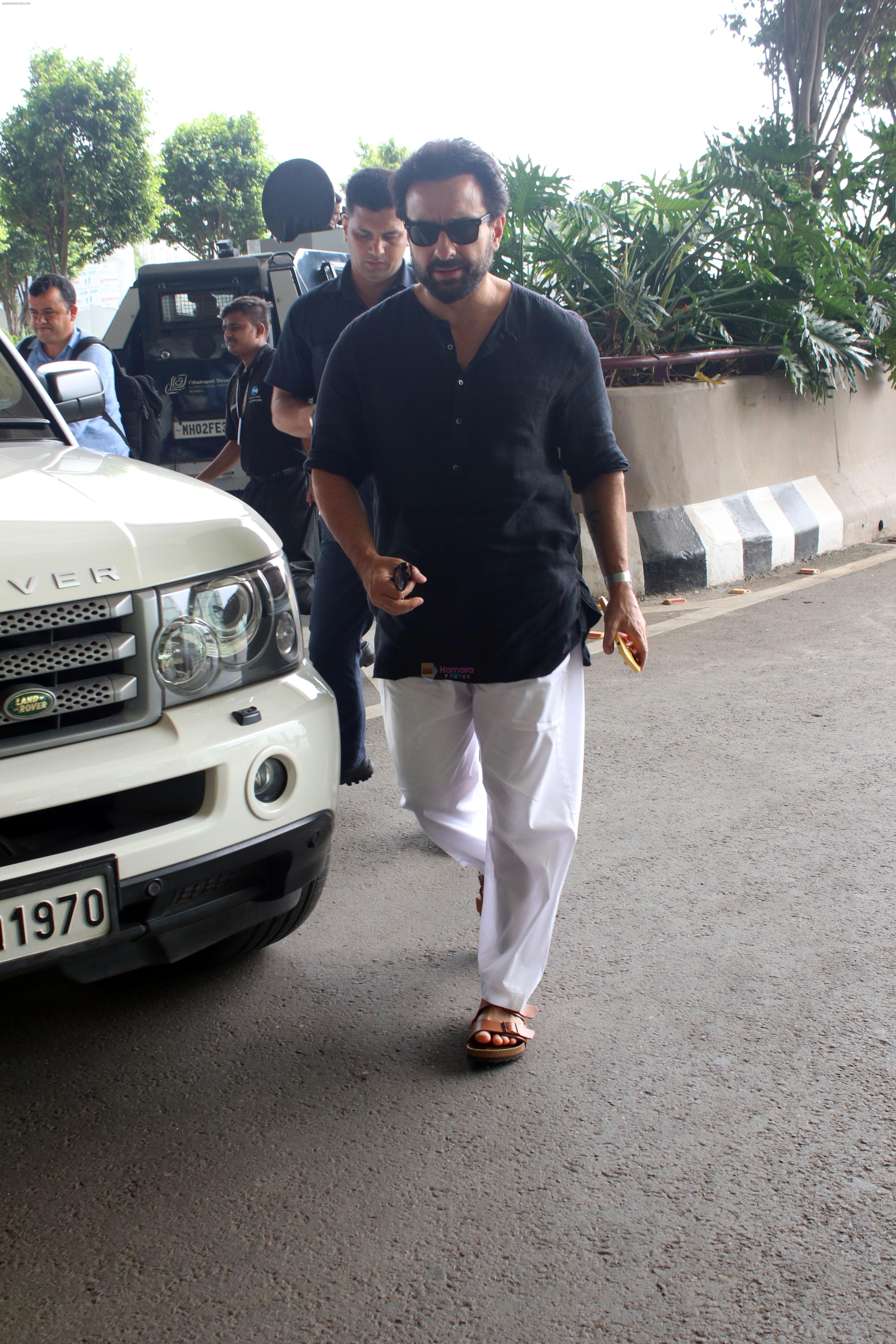 Saif Ali Khan Spotted At Airport on 1st September 2023