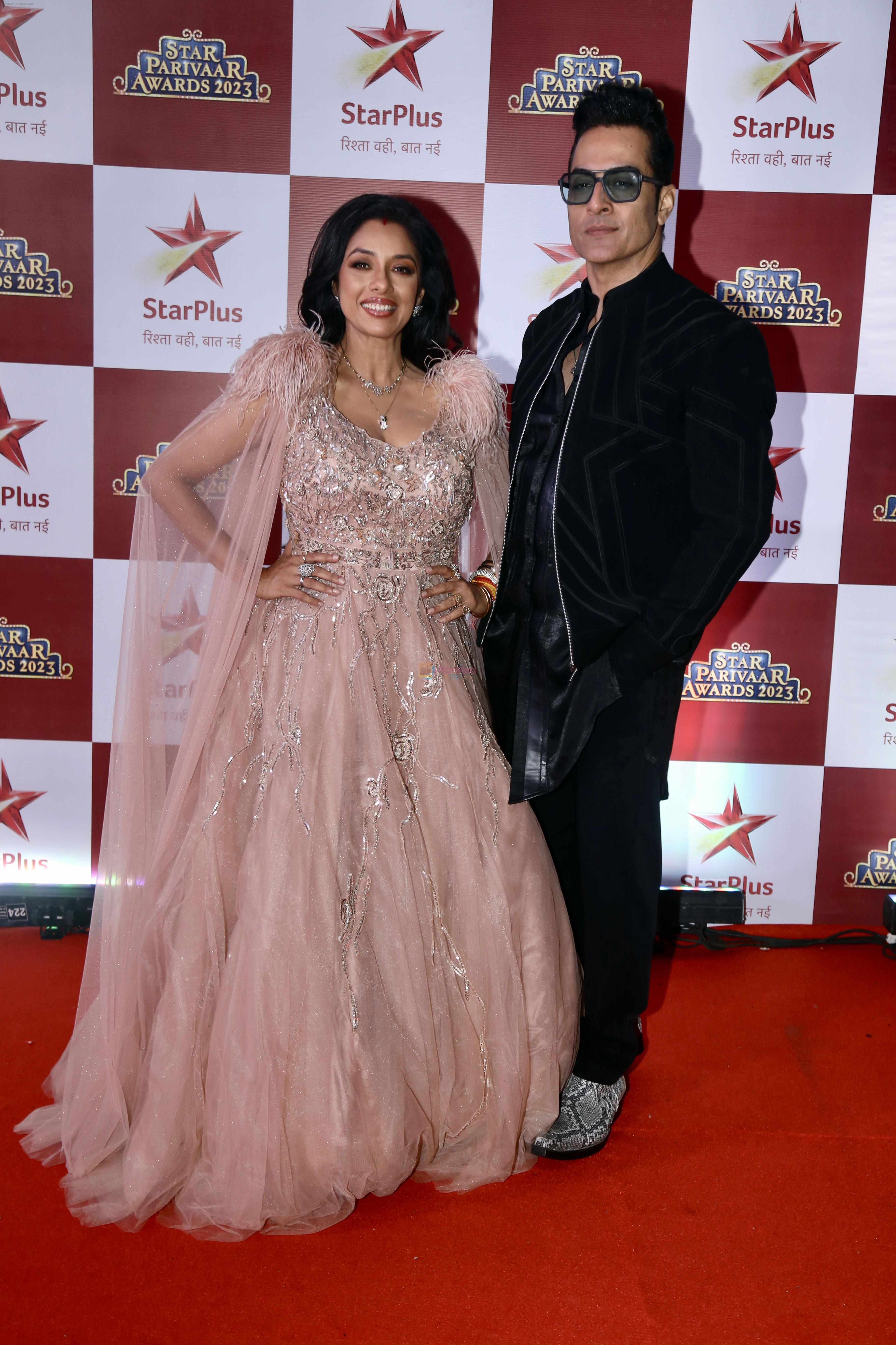 Rupali Ganguly, Sudhanshu Pandey at the Star Parivaar Awards 2023 on 8th Sept 2023