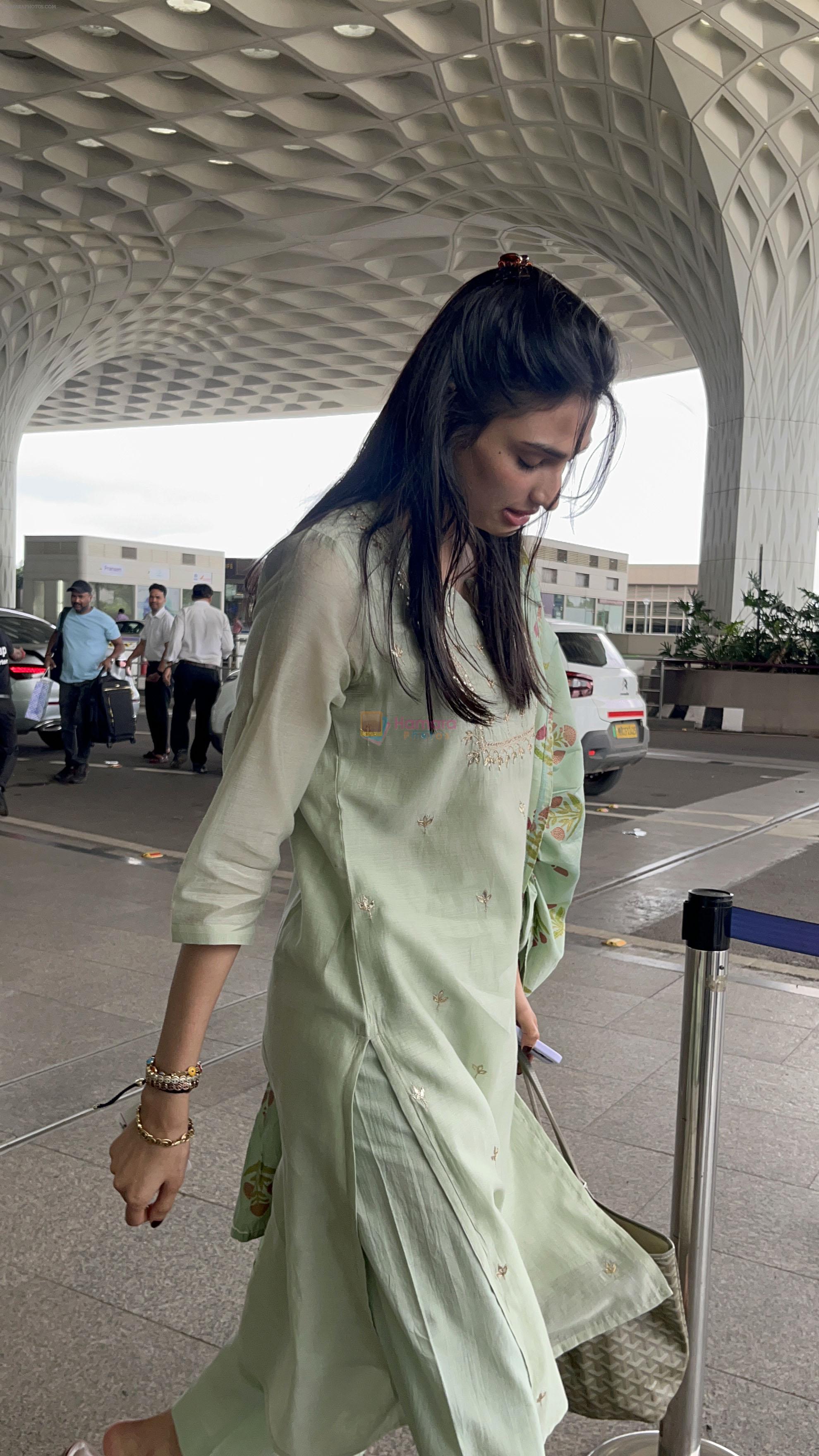 Athiya Shetty Spotted At Airport on 15th Sept 2023