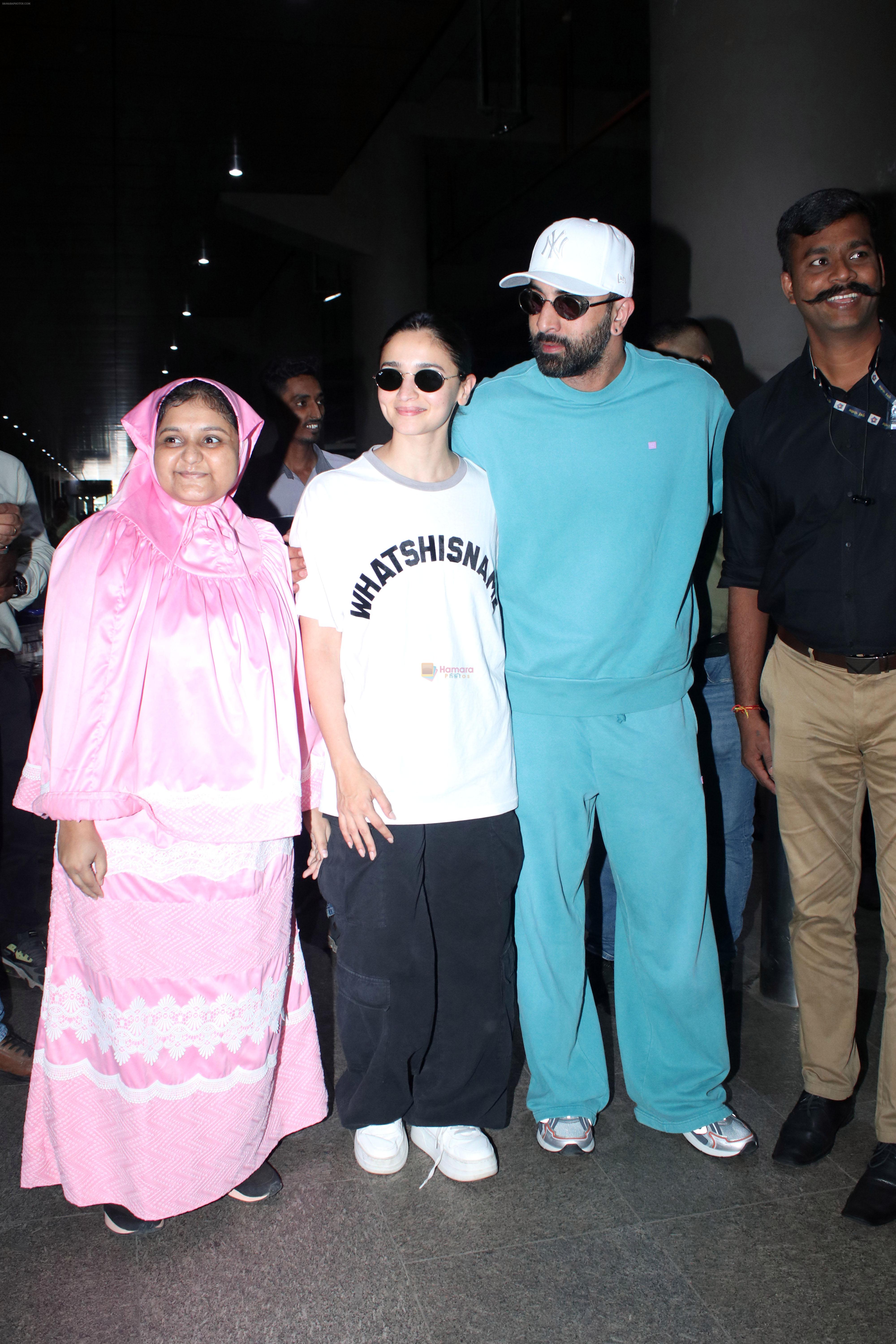 Ranbir Kapoor and Alia Bhatt Spotted At Airport Arrival on 15th Sept 2023