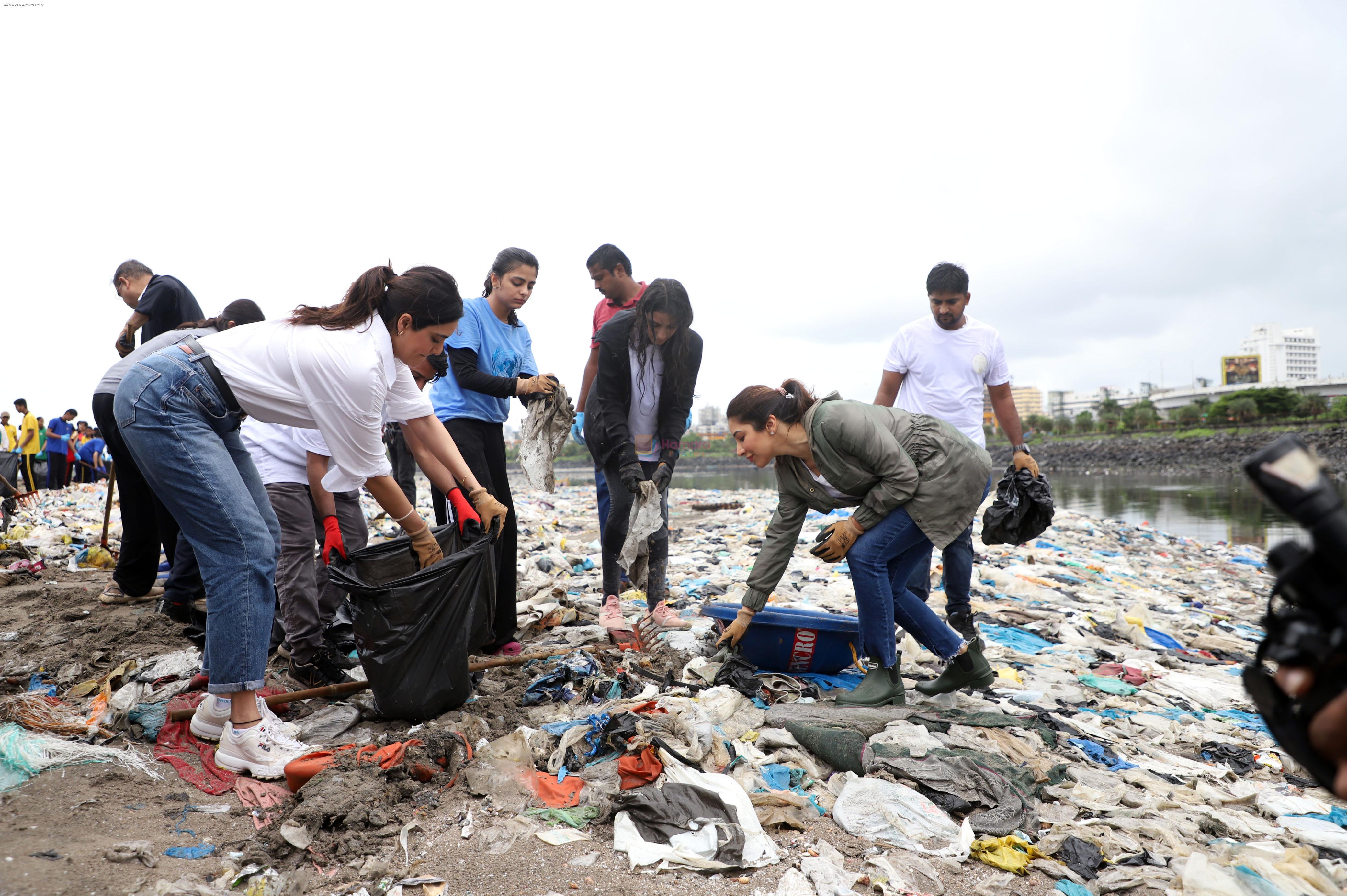 Saher Bhamla at Beach Clean Up Day For The Mega Mithi River Clean-A-Thon on 16th Sept 2023