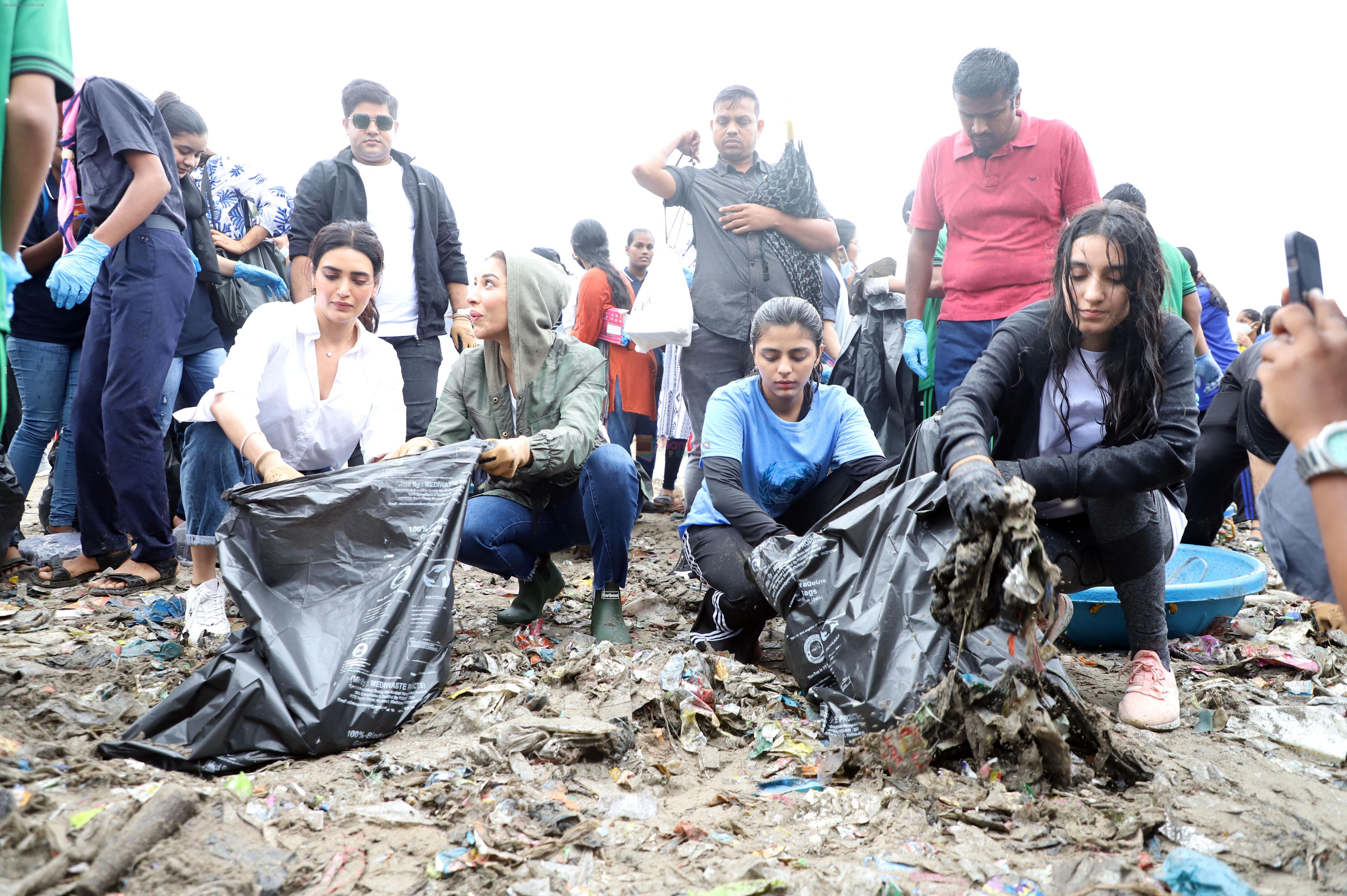 Karishma Tanna, Saher Bhamla at Beach Clean Up Day For The Mega Mithi River Clean-A-Thon on 16th Sept 2023