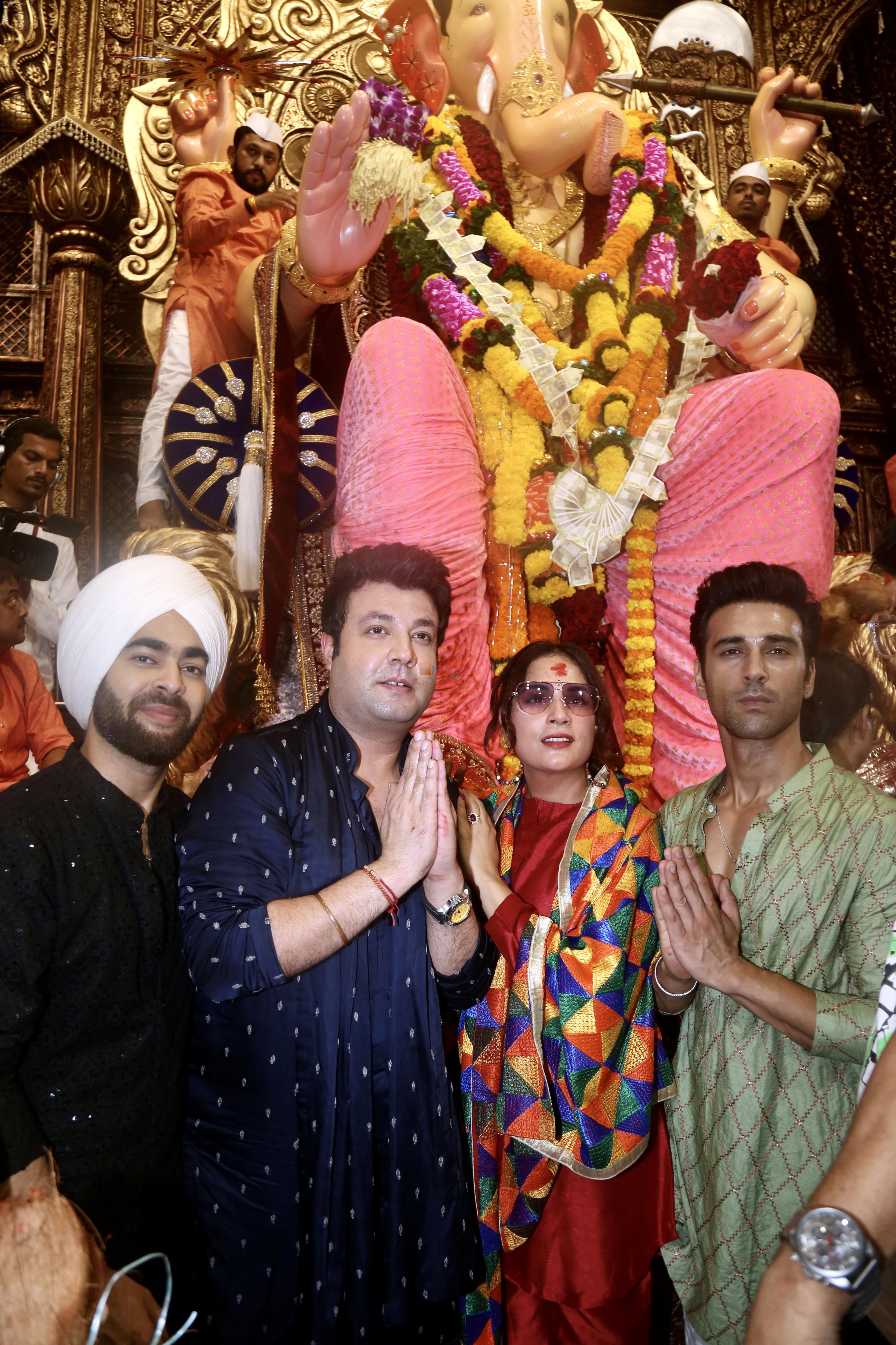 Manjot Singh, Pulkit Samrat, Richa Chadha, Varun Sharma at Lalbaugcha Raja Temple on 19th Sept 2023