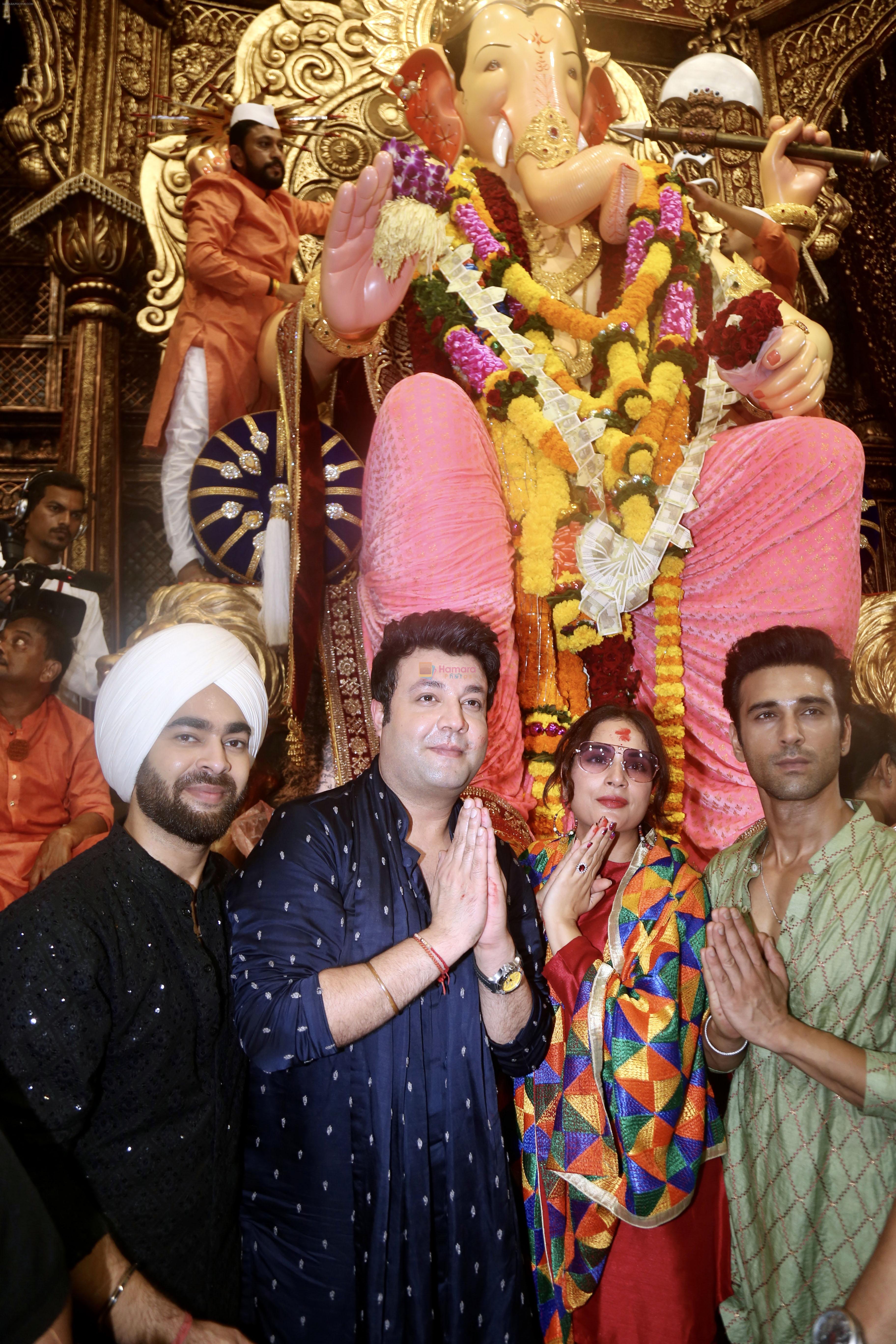 Manjot Singh, Pulkit Samrat, Richa Chadha, Varun Sharma at Lalbaugcha Raja Temple on 19th Sept 2023