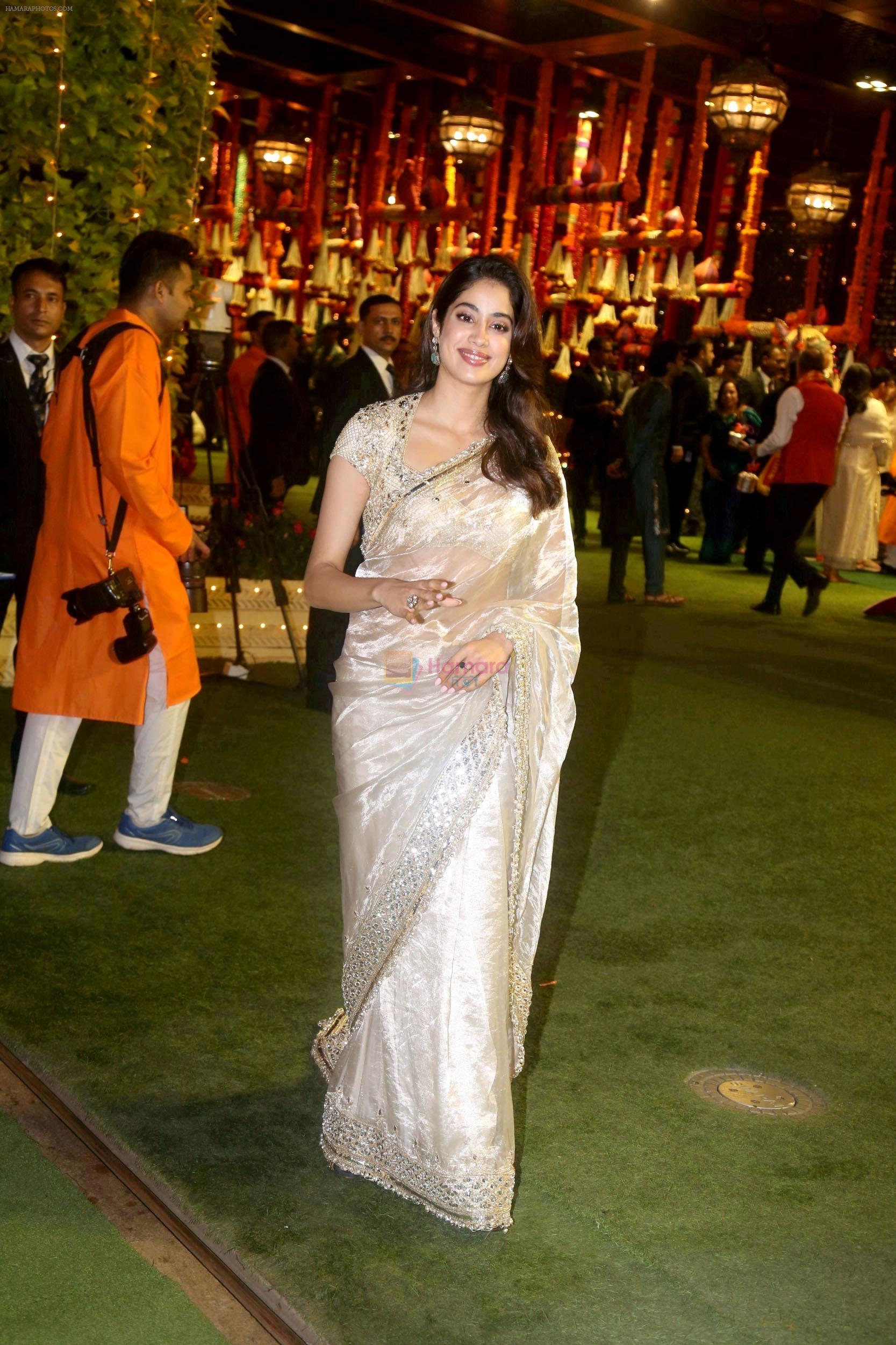 Janhvi Kapoor at Ambani House Antilia for Ganpati Darshan on 19th Sept 2023