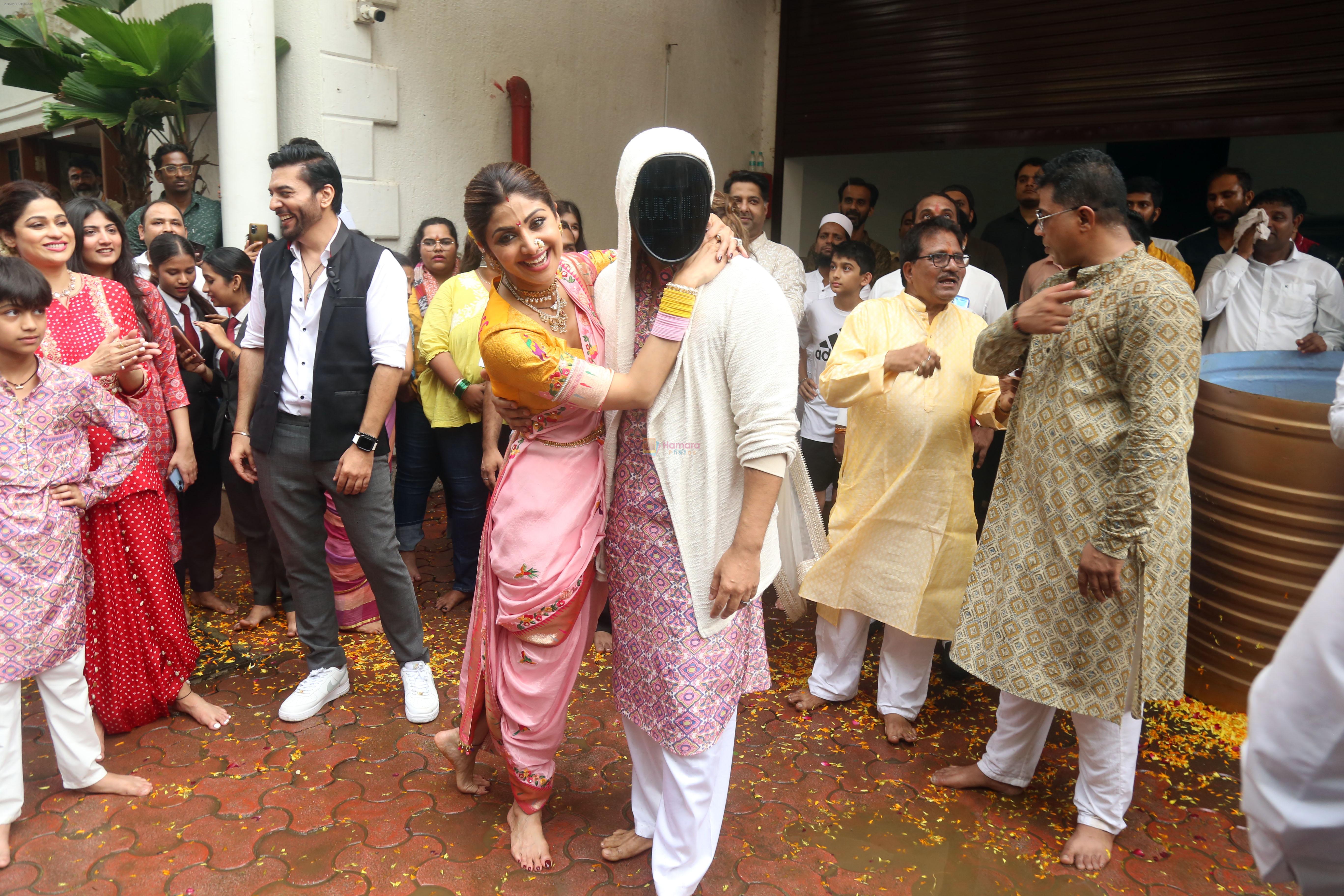 Akanksha Malhotra, Chaitanya Choudhry, Shamita Shetty, Shilpa Shetty, Vivaan Raj Kundra at Ganpati Visarjan on 20th Sept 2023