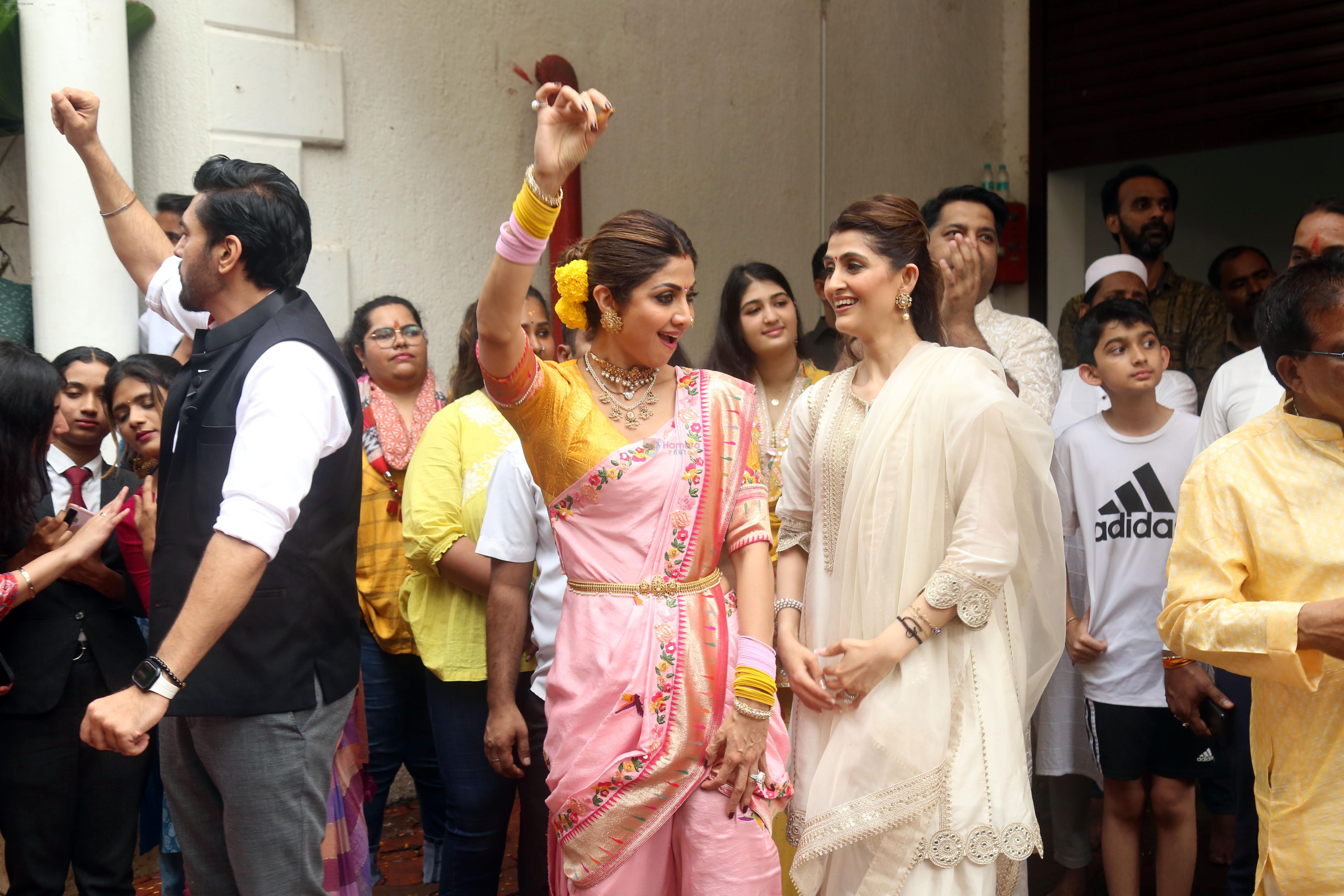 Akanksha Malhotra, Chaitanya Choudhry, Shilpa Shetty at Ganpati Visarjan on 20th Sept 2023