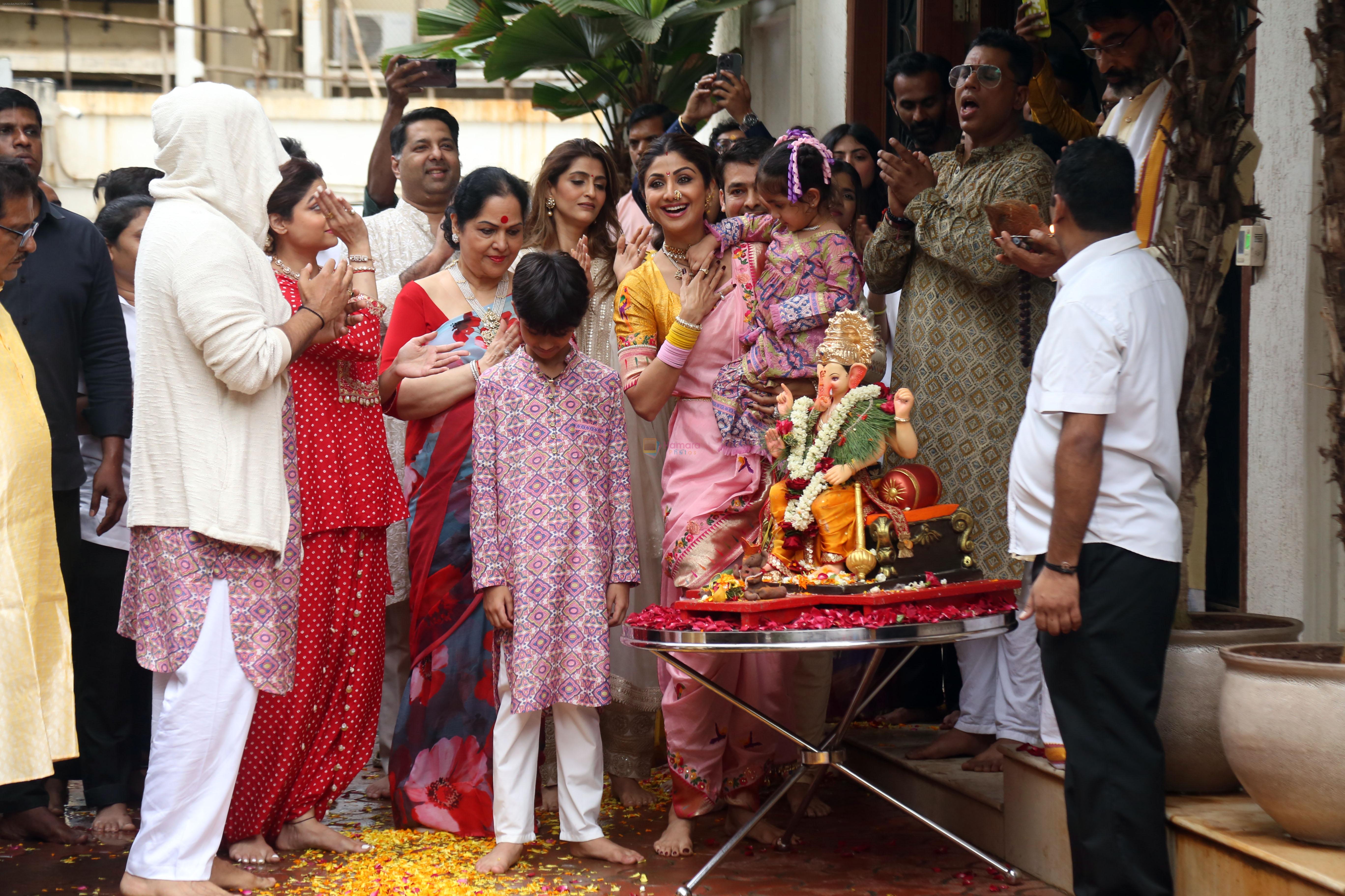 Akanksha Malhotra, Shilpa Shetty, Sunanda Shetty at Ganpati Visarjan on 20th Sept 2023
