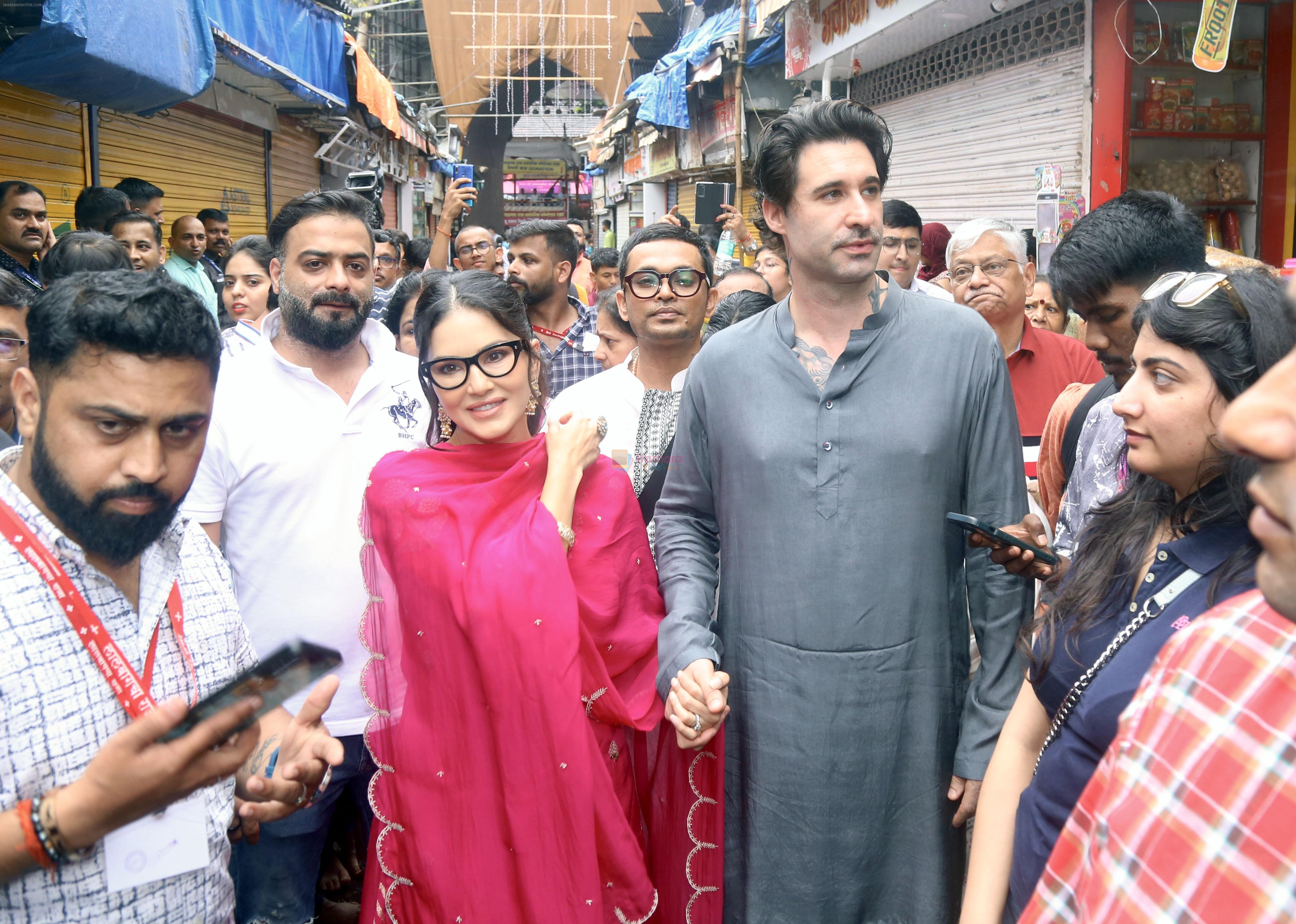 Sunny Leone, Daniel Weber visit Lalbaugcha Raja temple on 22nd Sept 2023