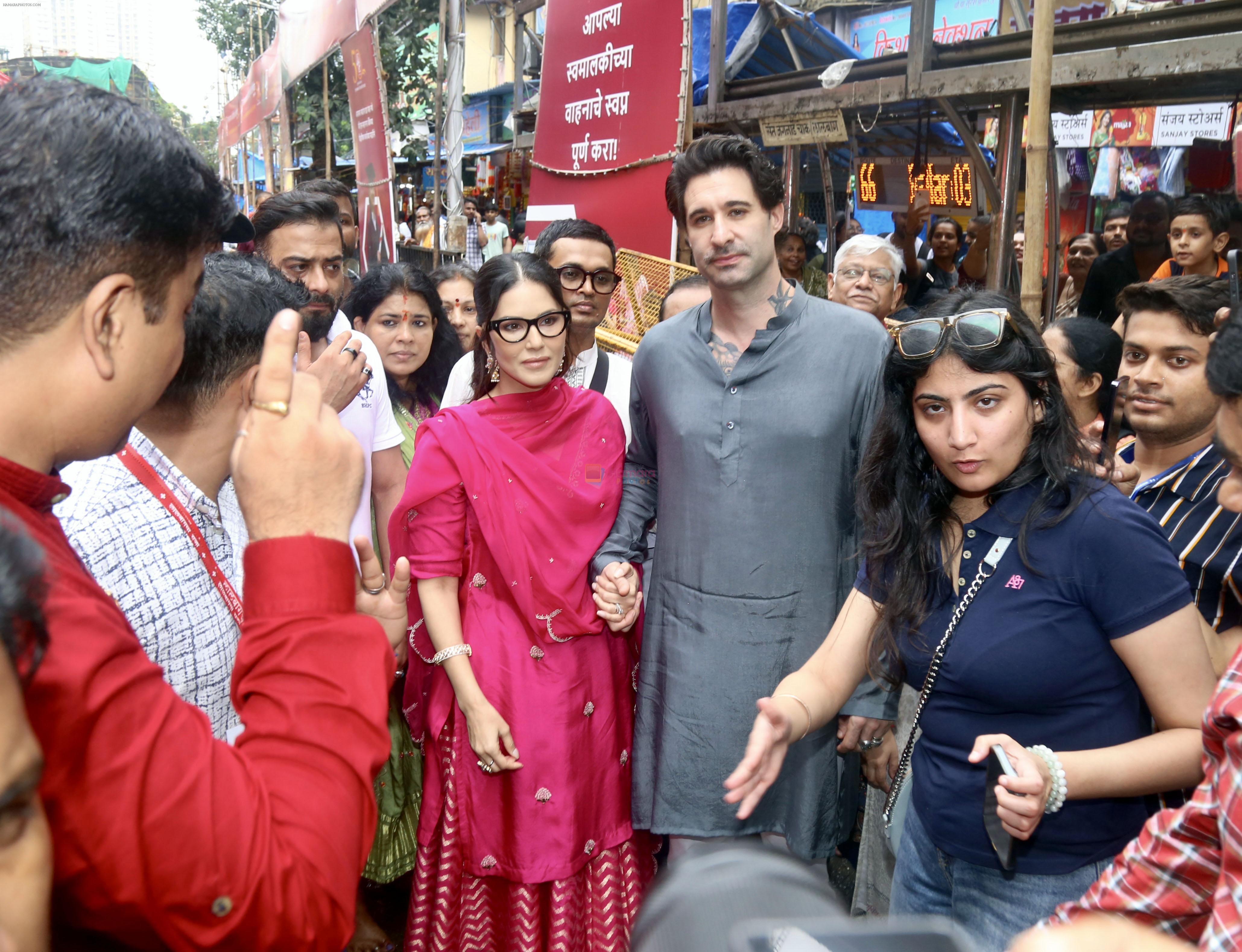 Sunny Leone, Daniel Weber visit Lalbaugcha Raja temple on 22nd Sept 2023