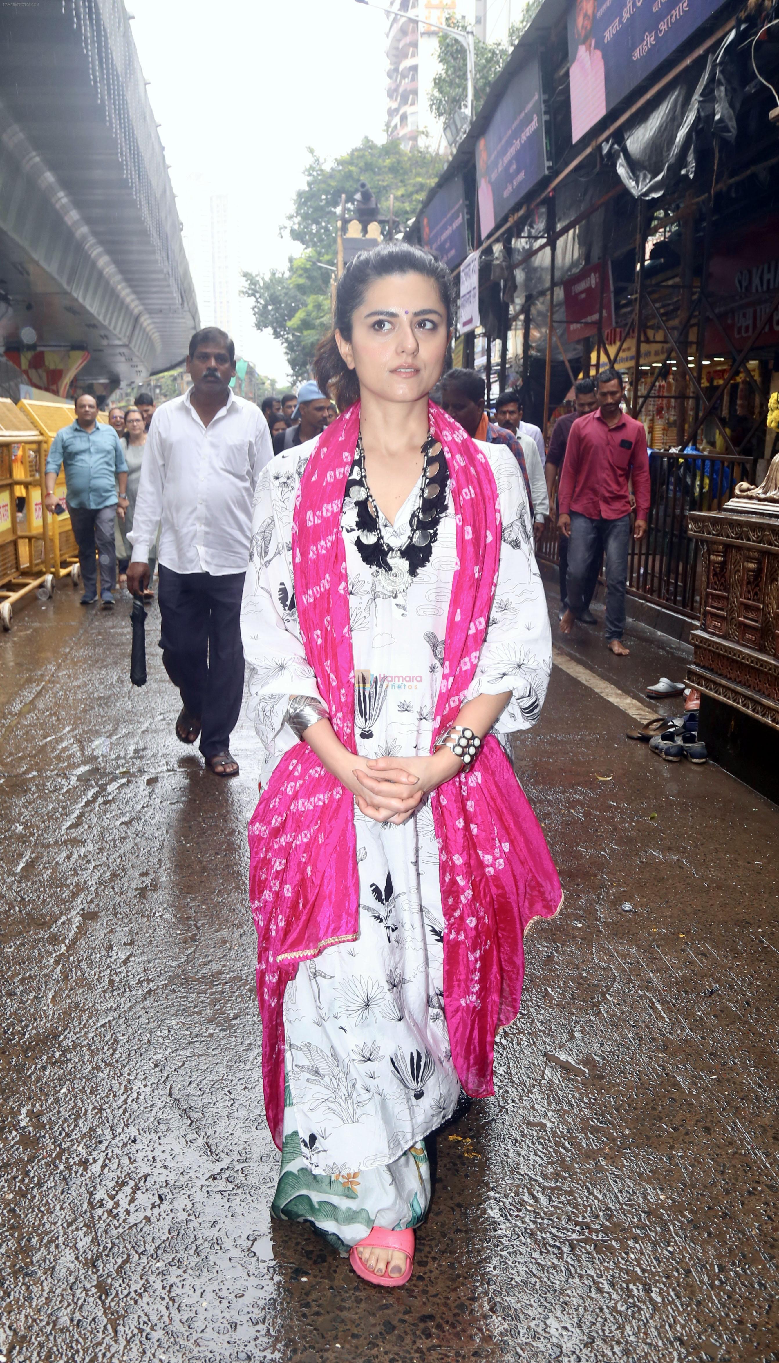 Riddhi Dogra visit Lalbaugcha Raja temple on 22nd Sept 2023