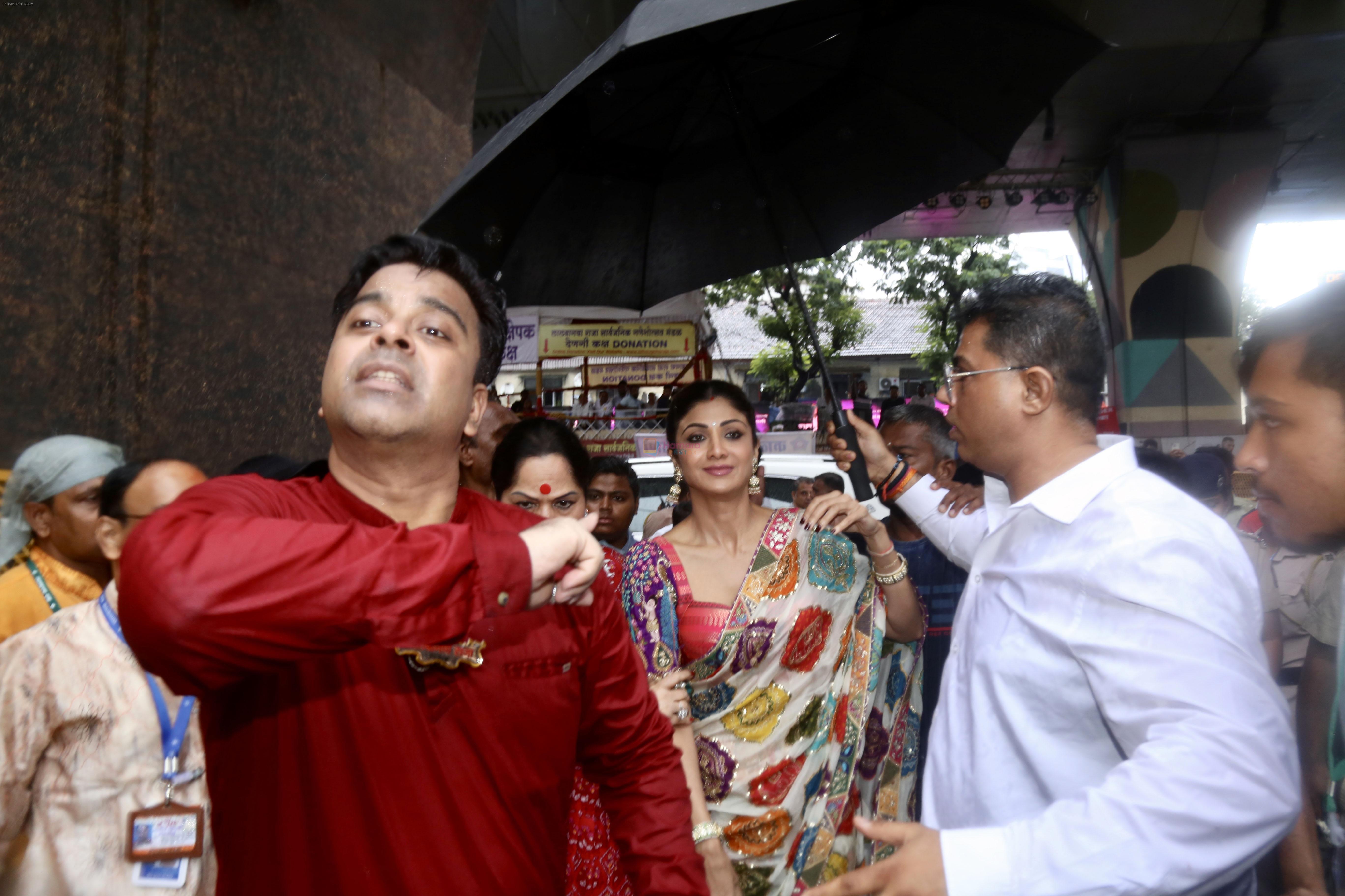 Shilpa Shetty, Sunanda Shetty visits Lalbaugcha Raja temple on 22nd Sept 2023