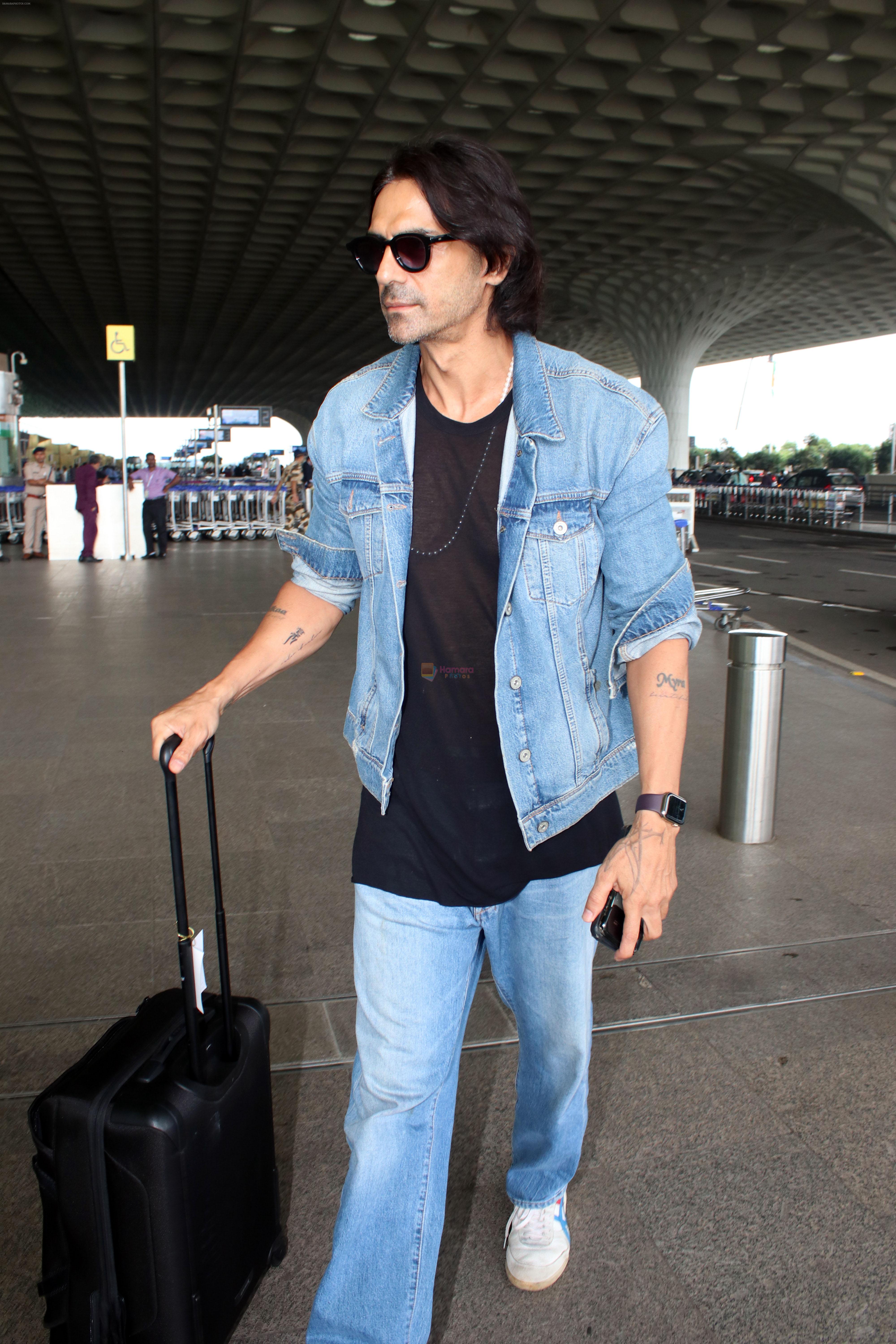 Arjun Rampal spotted at Airport Departure on 25th Sept 2023