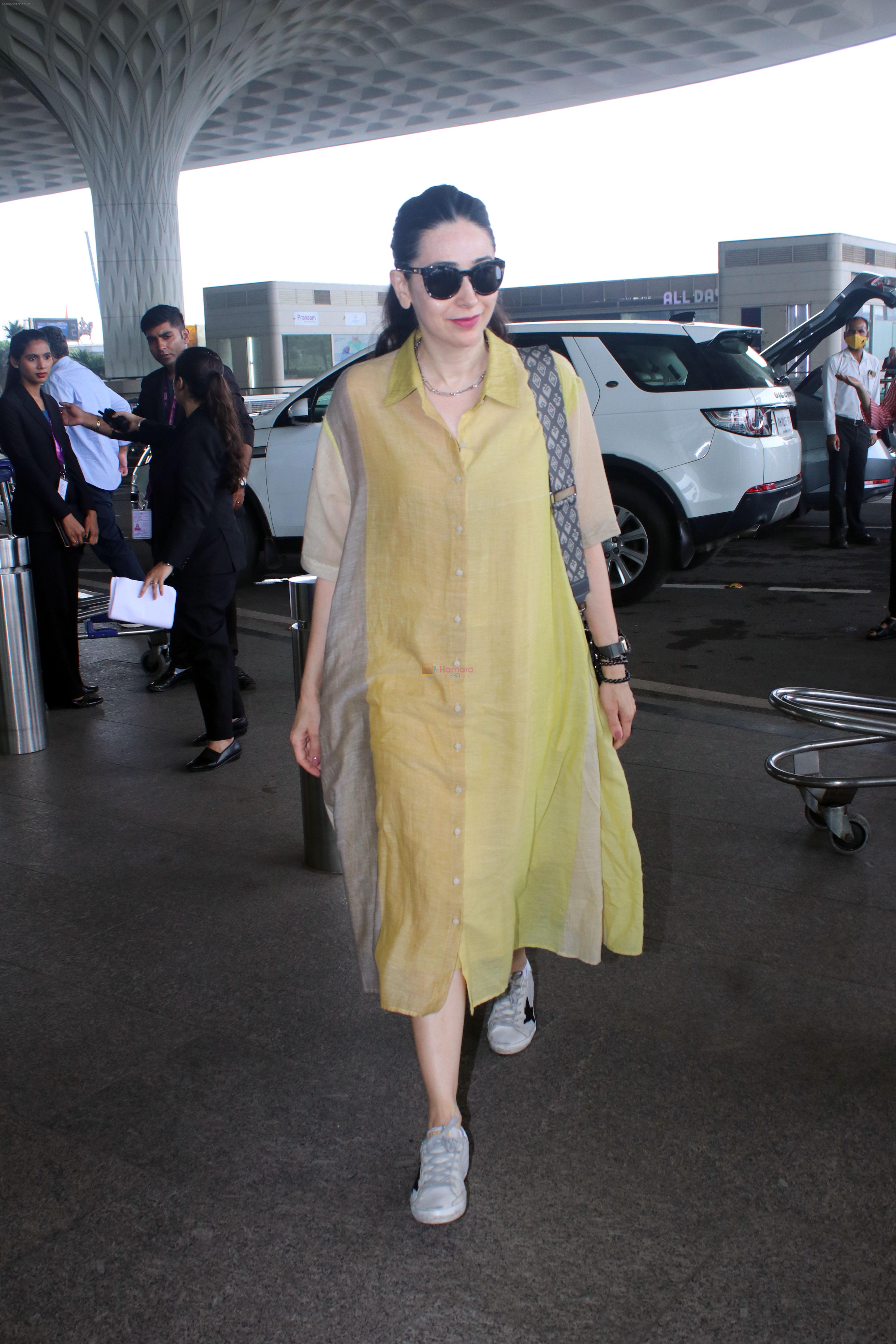 Karisma Kapoor Spotted At Airport Departure on 27th Sept 2023