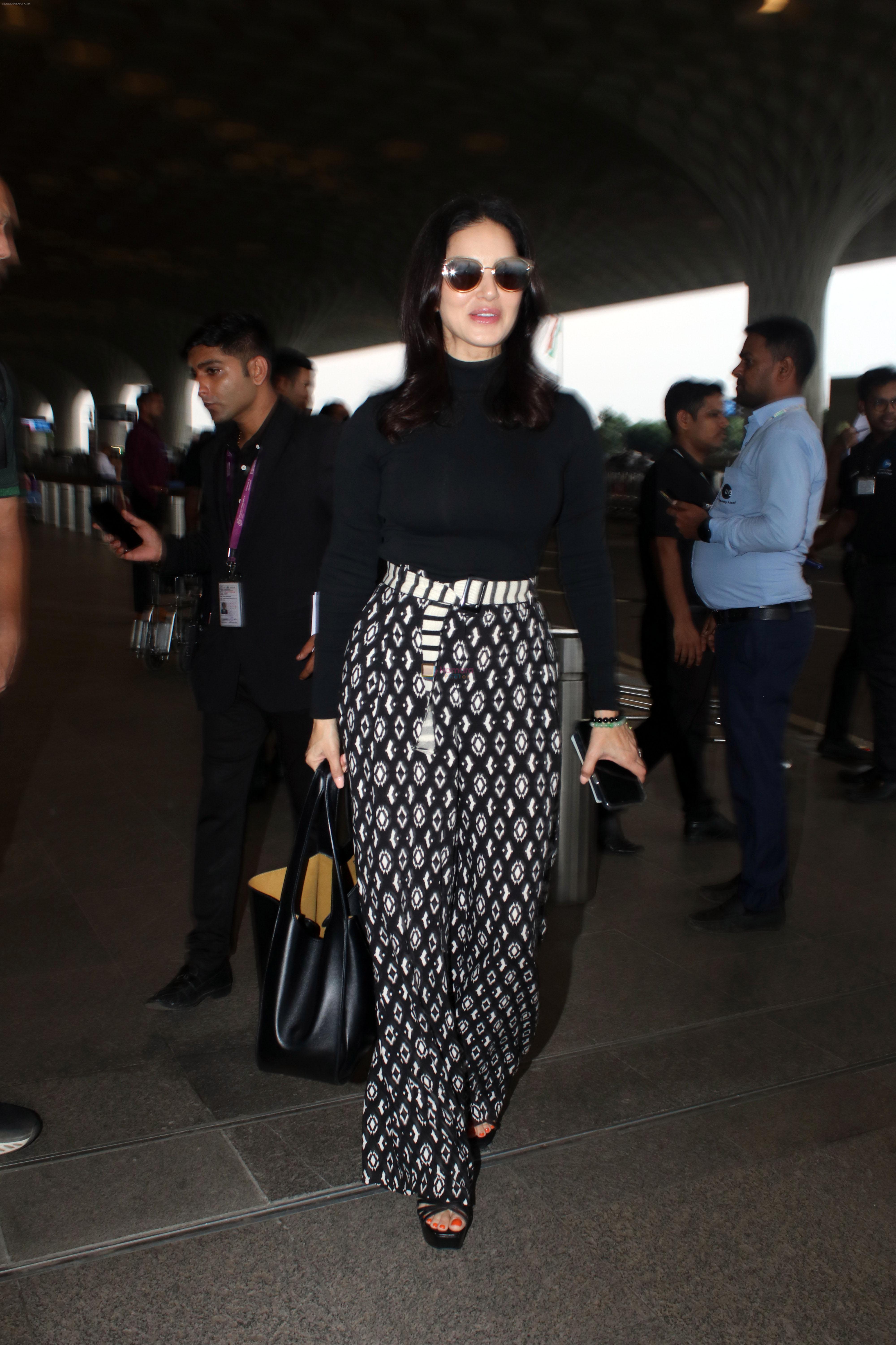 Sunny Leone Spotted At Airport Departure on 29th Sept 2023