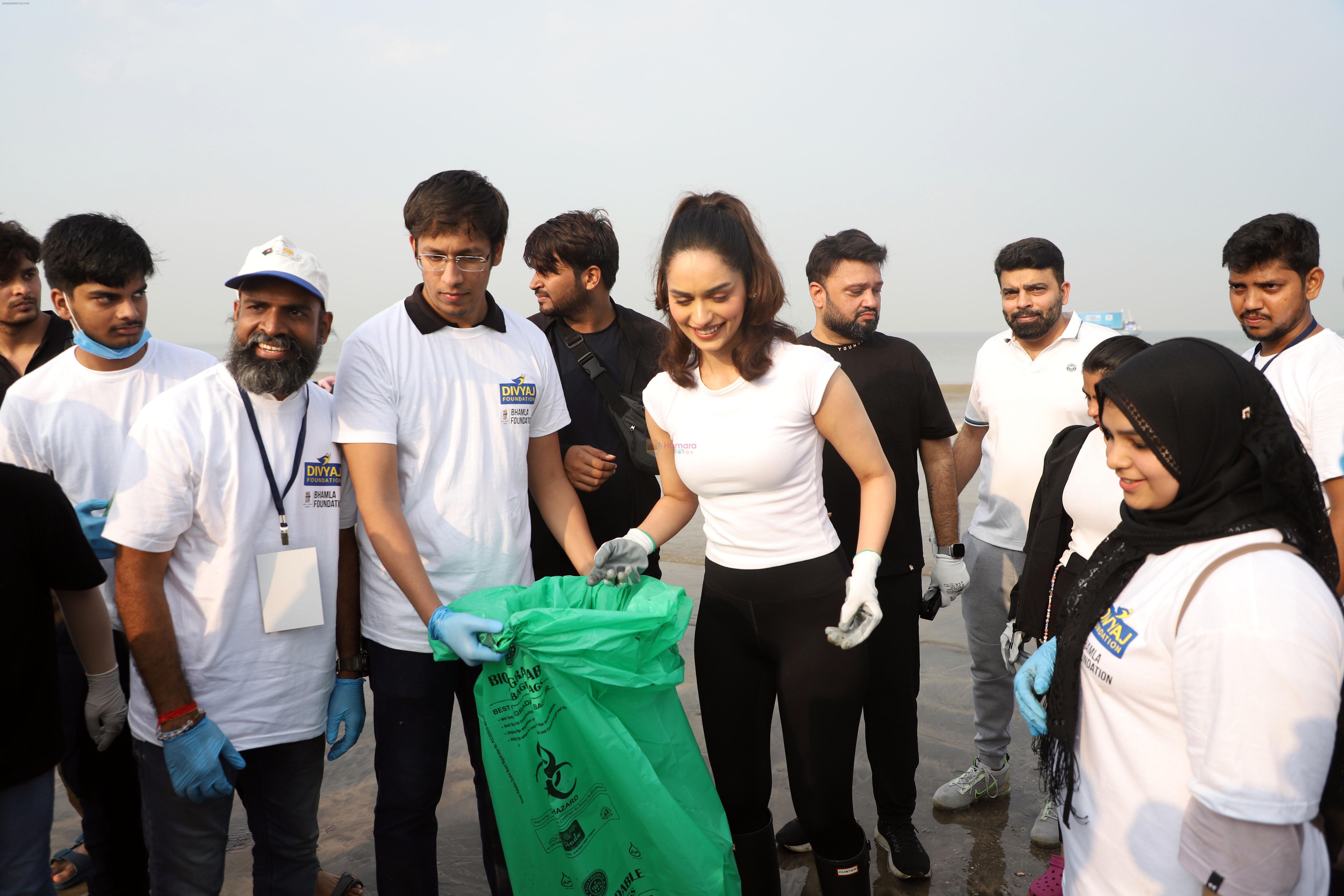 Manushi Chhillar at Clean-A-Thon 2.0 Beach Clean Up Drive on 29th Sept 2023