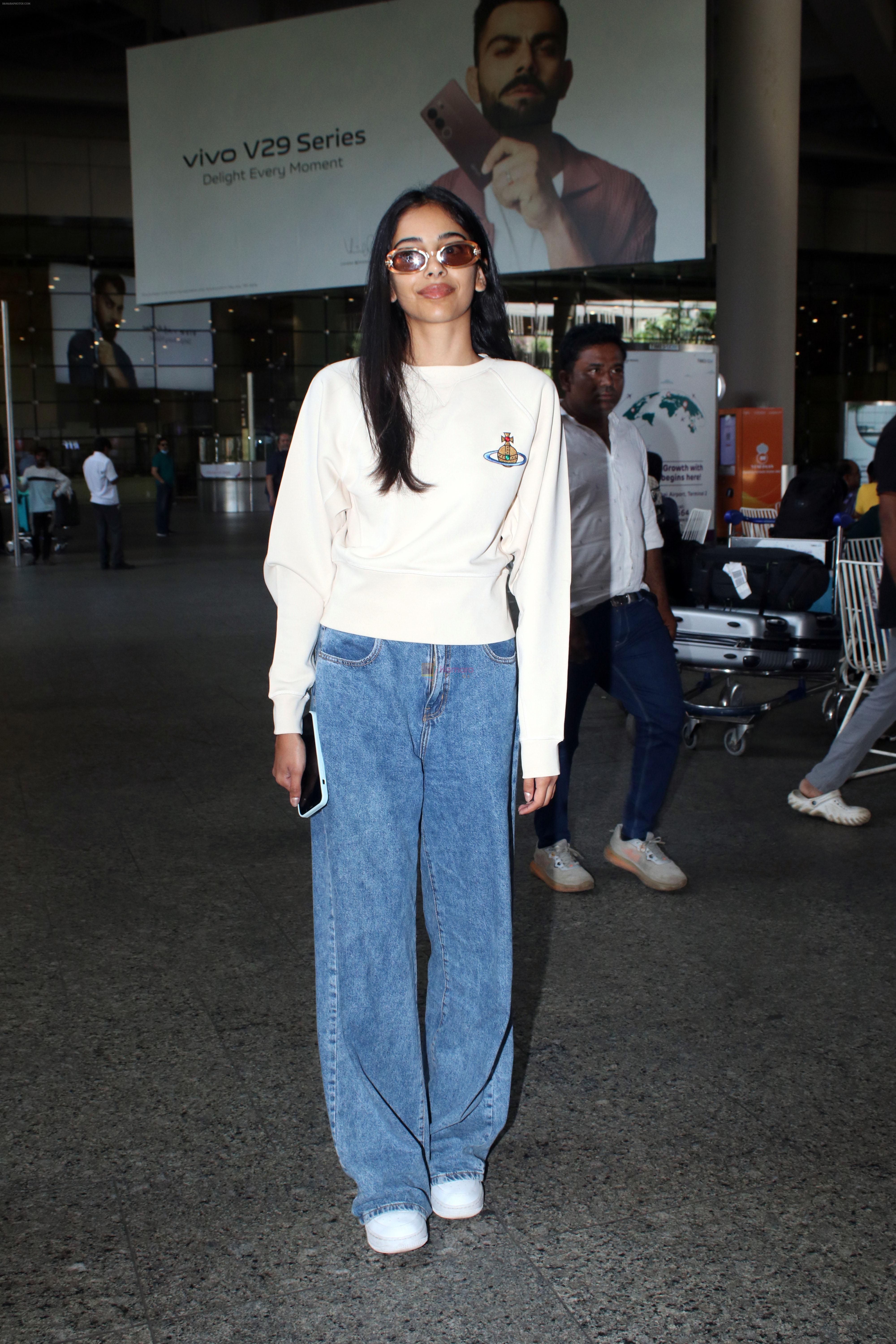 Banita Sandhu Spotted At Airport Arrival on 7th Oct 2023