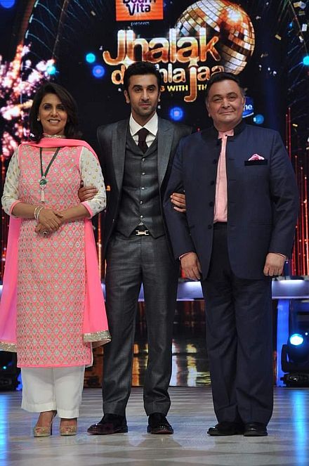 Rishi Kapoor, Neetu Singh, Ranbir Kapoor on the sets of Jhalak Dikhlaa Jaa Season 6 Semi Final on 3rd Sept 2013