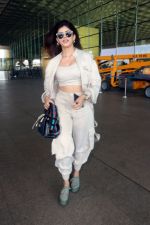 Sanjana Sanghi holding bag wearing cream colored long sleeved top and trousers and grey footwear with laces (11)_646f3ee442ea3.jpg