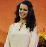 Kangana Ranaut promotes her film Rajjo on the sets of Comedy Nights with Kapil (4).jpg