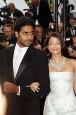 2007 Cannes Film Festival - Opening Night Gala Dinner - Arrivals - Abhishek Bachchan and Aishwarya Rai - 15.jpg