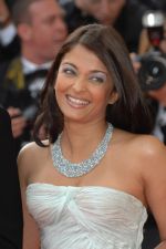 2007 Cannes Film Festival - Opening Night Gala Dinner - Arrivals - Aishwarya Rai - 3.jpg