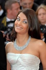 2007 Cannes Film Festival - Opening Night Gala Dinner - Arrivals - Aishwarya Rai - 4.jpg
