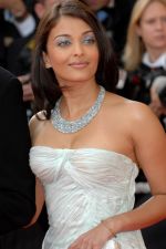 2007 Cannes Film Festival - Opening Night Gala Dinner - Arrivals - Aishwarya Rai - 5.jpg
