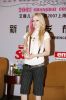 Avril Lavigne in a photo session during a press conference in Shanghai-3.jpg