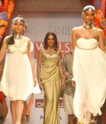 Shilpa Shetty walks The Ramp For Tarun Tahiliani - 2.jpg
