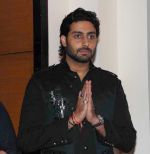 Abhishek Bachchan paints for Khushi at the Hlton Hotel - Abhishek Bachchan - 14.jpg