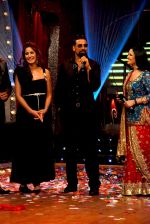 Katrina Kaif, Akshay Kumar, Mona Singh at Jhalak Dikhlaja Final (1).jpg