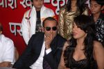 Akshay Khanna, Sameera Reddy at Race music launch on the sets of Amul Star Voice Chotte Ustaad in Film City on Feb 4th 2008 (2).jpg