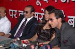 Akshay Khanna, Sameera Reddy, Saif Ali Khan at Race music launch on the sets of Amul Star Voice Chotte Ustaad in Film City on Feb 4th 2008 (31).jpg