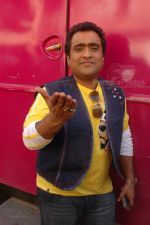 Kunal Ganjawala at Race music launch on the sets of Amul Star Voice Chotte Ustaad in Film City on Feb 4th 2008 (52).jpg