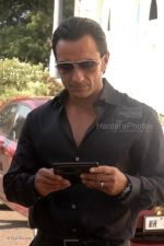 Saif Ali Khan at Race music launch on the sets of Amul Star Voice Chotte Ustaad in Film City on Feb 4th 2008 (10).jpg