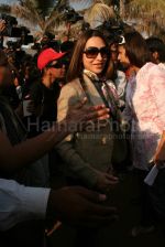 Karishma Kapoor at Red Label make Mumbai immune event in priyadarshni Park on Feb 16th 2008 (11).jpg
