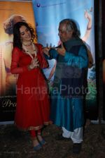 Nargis Bagheri, Pandit Birju Mahraj on the sets of film Pranali at Madh Fort on Feb 16th 2008 (58).jpg