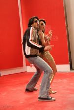 Aarti Chabria,Shaad Randhawa on the sets of Anu Ranjan_s film Dhoom Dhadaka at Film City on Feb 18th 2008 (4).jpg