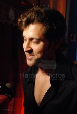 Hrithik Roshan at Neeta Lulla_s store with the team of Jodhaa Akbar in Khar on March 1st 2008(61).jpg