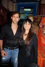 Hrithik Roshan,Neeta Lulla at Neeta Lulla_s store with the team of Jodhaa Akbar in Khar on March 1st 2008(34).jpg