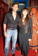 Hrithik Roshan,Neeta Lulla at Neeta Lulla_s store with the team of Jodhaa Akbar in Khar on March 1st 2008(43).jpg