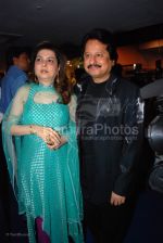 Pankaj Udhas at Worlds longest fashion walk with 100 models at Skyzone, High Street Phoenix on 1st March 2008 (2).jpg