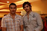 Sudhanshu Pandey and Karan Grover at Aza Launches the Spring Summer 2008 Collection.jpg