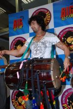 Sonu Nigam records song Punjabi Please with winners of Big 92.7 FM in Big Fm studios on March 3rd 2008(23).jpg
