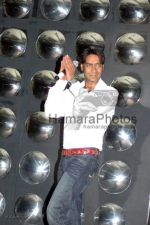 Ajay Devgan at Zee_s new show Rock N Roll Family hosted by Sharad Kelkar in JW Marriott on March 6th 2008(2).jpg