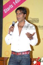 Ajay Devgan at Zee_s new show Rock N Roll Family hosted by Sharad Kelkar in JW Marriott on March 6th 2008(3).jpg