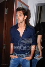 Hrithik Roshan at the launch of WATSON FITNESS in Khar Danda on March 13th 2008(9).jpg